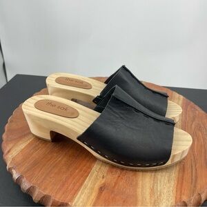The Sak "Ella" Clog Slip On Black leather Sandals wooden soles Sz 6